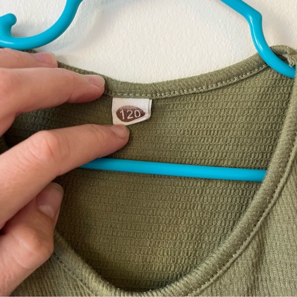 🌼 5/$25 Girls Olive Green Ruffle Peplum Waffle Knit Short Sleeve 120 (5–6 Years) - Picture 2 of 7